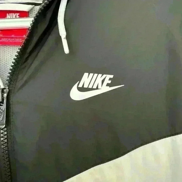 Nike Men’s Windrunner Jacket - Picture 5 of 13